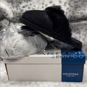 New Arizona Jean Company Az Becca Black Faux Fur Slippers large 9-10
